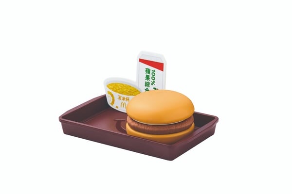 麥當勞小麥麥家家酒組2.0 的漢堡組玩具，可以DIY組合漢堡。