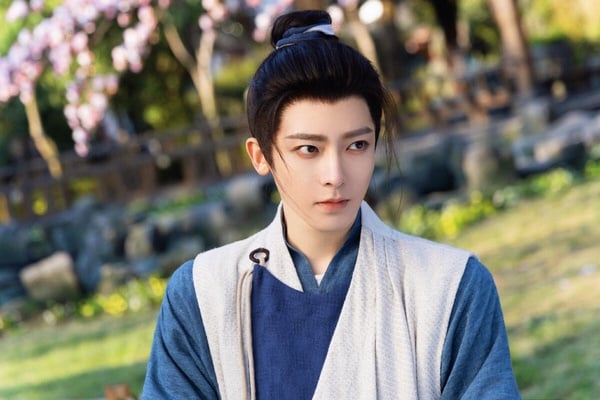 侯明昊《玉茗茶骨》古裝劇照，英氣逼人