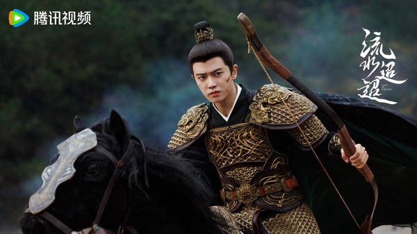  衛昭 《流水迢迢》任嘉倫飾演的「 衛昭」，慘度也完全不輸「燕子京」！表面上他是人人喊打的佞臣，看起來心狠手辣、手段果斷，其實一直在默默忍辱負重，他真正的身份是月落城少城主蕭無瑕。