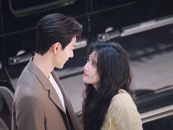 《軋戲》劇情看點＆角色介紹：菜鳥玩家盧昱曉戀上王牌NPC陳星旭，劇中劇吻戲超甜！
