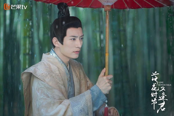 《落花時節又逢君》很可惜，原本是劉學義和袁冰妍繼《琉璃》之後再合作，後來袁冰妍被封殺，找來胡意旋補拍。如今換臉補拍後，劇情口碑不太好，觀眾的吐槽聲浪主要集中在女主角身上。胡意旋的選角被認為不太適合，演員沒有CP火花，播出時被同天開播的《淮水竹亭》壓著打，網播量僅5.77億。