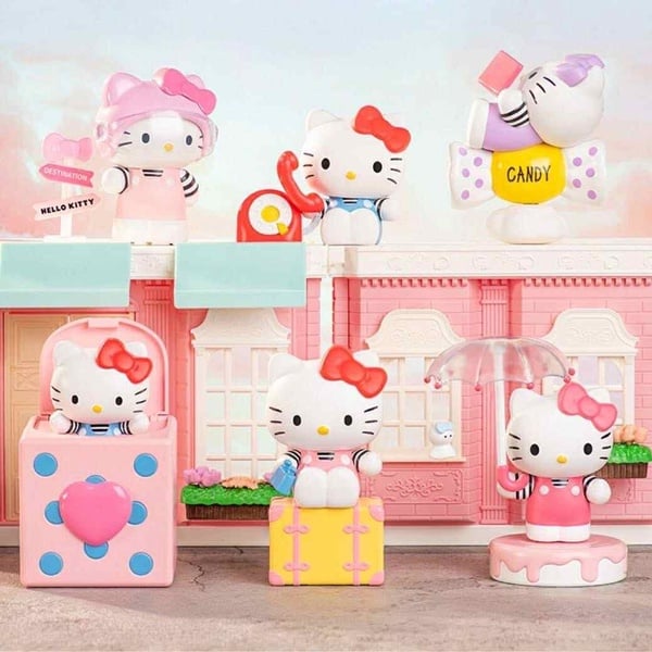 「7-11 Hello Kitty萌動信號盲盒，共有6款：安全帽、打電話、看書、盒子、旅行、雨傘造型