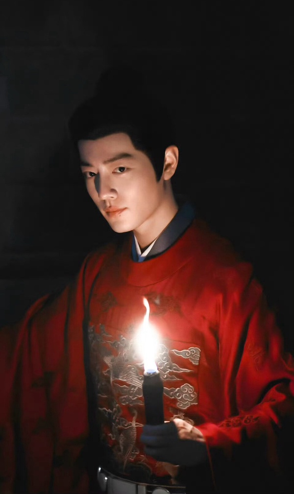 「流量明星」往往給人爛演技的刻板印象，但肖戰其實演技不錯，當初《陳情令》就讓大家很驚豔。從前期的瀟灑可愛小屁孩，到後期黑化的瘋批魔王，肖戰眼神轉變讓人看得起雞皮疙瘩。而最近熱播的《藏海傳》，肖戰飾演的藏海又是一個美強慘！