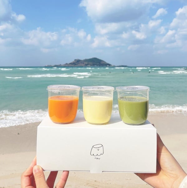 韓國超人氣布丁！우무 umu 使用濟州在地牛奶製作，口感綿密，搭配簡約包裝，送禮自用都適合。