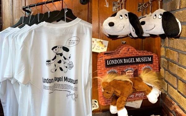 除了貝果還能買什麼？London Bagel Museum 帆布袋、馬克杯、T恤，延續你的濟州島旅行好心情。