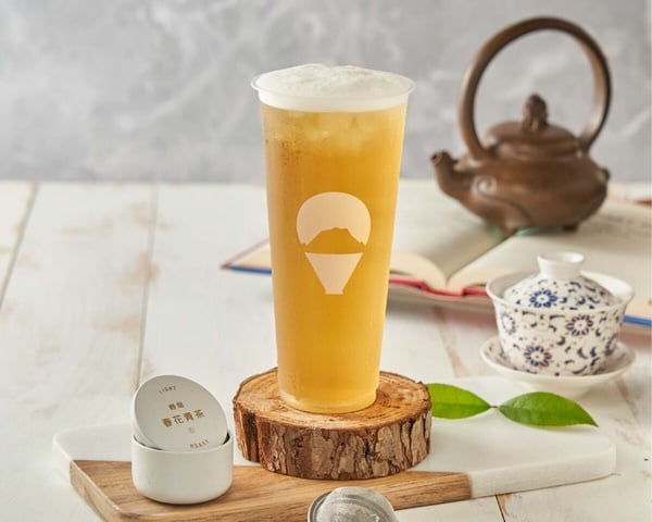 山焙春花青茶，採用南投松柏嶺四季春茶，清爽回甘，是青茶愛好者的首選