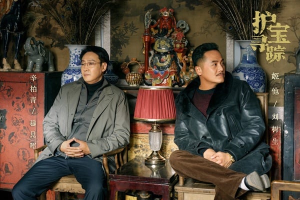 《護寶尋蹤》是一部在講考古和盜墓的冒險劇，講述考古系研究生方堃，在協助追索海外流失文物時，發現白鹿原尹村的一處墓穴可能是不為人知的高等級帝陵。尹村未知墓穴引發考古界關注，也引起犯罪分子的覬覦，幾位主角與文物犯罪團夥鬥智鬥勇。