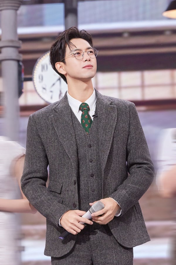 李現以《親愛的，熱愛的》一舉躍升為頂流男星，和成毅、檀健次不同，李現反而是更適合時裝劇的類型。其實李現早年常常被說是「第二眼帥哥」，第一眼看不驚豔，但越看越帥！