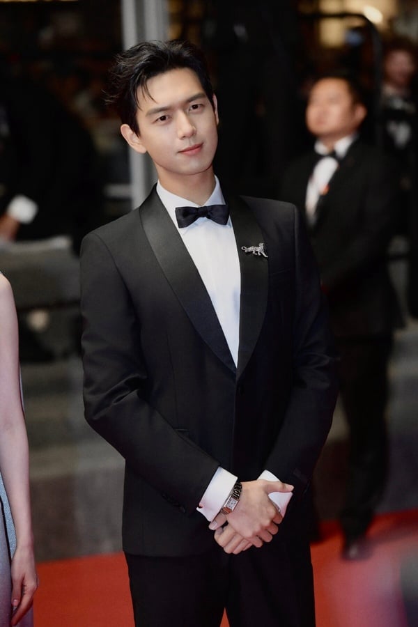 李現以《親愛的，熱愛的》一舉躍升為頂流男星，和成毅、檀健次不同，李現反而是更適合時裝劇的類型。其實李現早年常常被說是「第二眼帥哥」，第一眼看不驚豔，但越看越帥！
