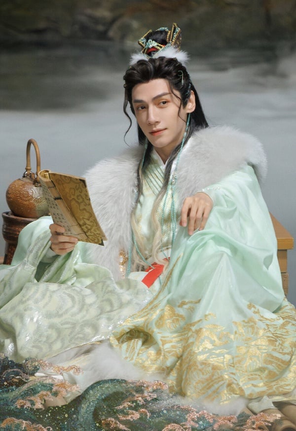羅雲熙今年有武俠劇《水龍吟》待播，這部劇和《蓮花樓》一樣，都改編自藤萍的小說，同為大男主古裝武俠劇。講述從「異境」來的神秘高手唐儷辭，被迫捲入顛覆武林的陰謀，過程中與池雲、沈郎魂等人產生羈絆，最終肩負起武林使命的故事。