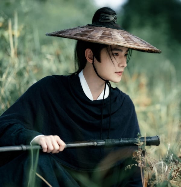 2025古裝劇男主造型天花板TOP10!《藏海傳》肖戰儒雅，《折腰》劉宇寧霸氣，他驚為天人