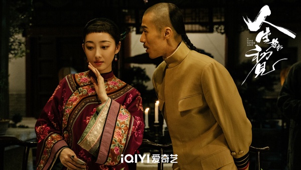 李現主演的《人生若如初見》原本是2021年的重點大劇之一，然而因為題材敏感，被積壓多年才播出。《人生若如初見》也是原創劇本，編導都很擅長主旋律題材。劇情講述在晚清動盪時期，幾位青年在歷史浪潮中成長與犧牲的故事。