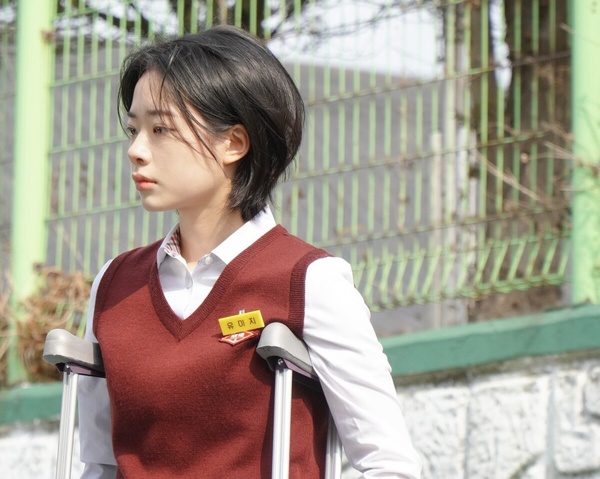 從《未知的首爾》看「東亞小孩特質」：壓抑情緒、討好人格，稍微放鬆就感到羞愧！