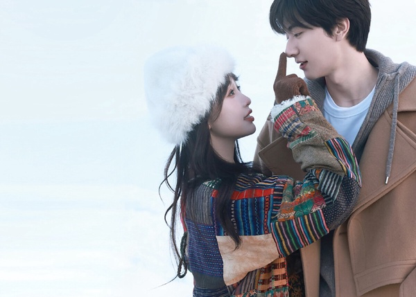 虞書欣主演的《噓，國王在冬眠》是漫畫家vs.滑雪選手的愛情故事，劇情就是一般小甜劇的套路，沒有太多跌宕起伏，但滿滿高糖。加上又有頂流95花虞書欣，讓《噓，國王在冬眠》的話題始終不低。