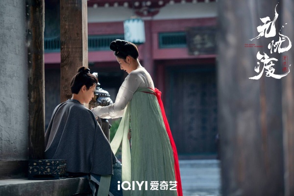 《無憂渡》找來古裝男神任嘉倫，以及高顏值小花宋祖兒搭配，再加上《三生三世十里桃花》重量級導演林玉芬執導，開播後衝出高熱度、高口碑。《無憂渡》是近年滿少見的古裝志怪劇，很有《聊齋誌異》的氛圍，一個個單元式的故事，不少篇章都很有餘韻。豆瓣評分高達7.5呢！