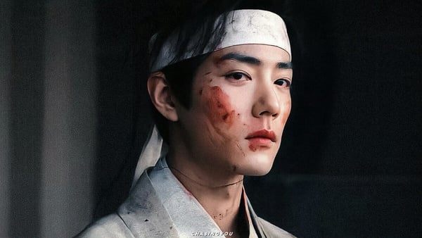 還記得肖戰在《陳情令》的戰損妝嗎？這次肖戰在《藏海傳》也有充滿破碎感的戰損造型，劇中，藏海被褚懷明設計要殉葬，正當大家都以為藏海必死無疑的時候，藏海出乎意料活著從陵墓裡走了出來。