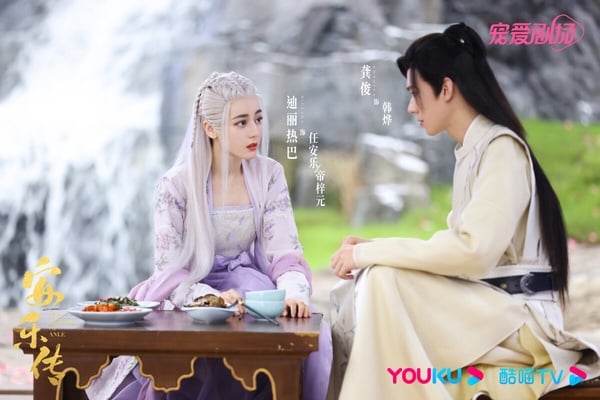 當初《安樂傳》宣布由迪麗熱巴搭檔龔俊時，引起萬眾矚目。這部找來三位頂流集結，除了迪麗熱巴和龔俊，還有男二號劉宇寧。《安樂傳》是優酷製播的S+古裝劇，原本被看好有望與楊紫《長相思》、肖戰《玉骨遙》等重磅古裝劇一拼，然而以S+的投資，《安樂傳》卻播得相當默默，劇評也不好。