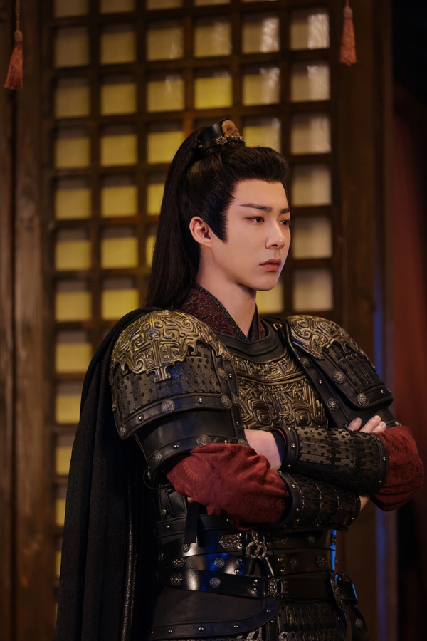 劉宇寧演古裝劇評價總是很兩極，似乎從《一念關山》之後，劉宇寧就一直被黑粉貼上「古裝醜男」的標籤，不過最近的《折腰》，讓很多人都get到了劉宇寧的魅力。劉宇寧比較吃妝造，但遇到適合的角色，像是《折腰》魏劭、《長歌行》皓都，都很吸引劇迷入坑。