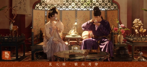 《國色芳華》是2025上半年最高分的古裝劇，評分7.8，勝過一大批古偶劇。《國色芳華》打光、妝容、道具都是高水準製作，劇本也很紮實，第一集就鋪墊了何惟芳不幸的婚姻，然後很快她就脫離渣夫，開始經商搞事業。《國色芳華》的愛情線、經商事業線都很有看點，大女主的成長之路拍得很精彩。