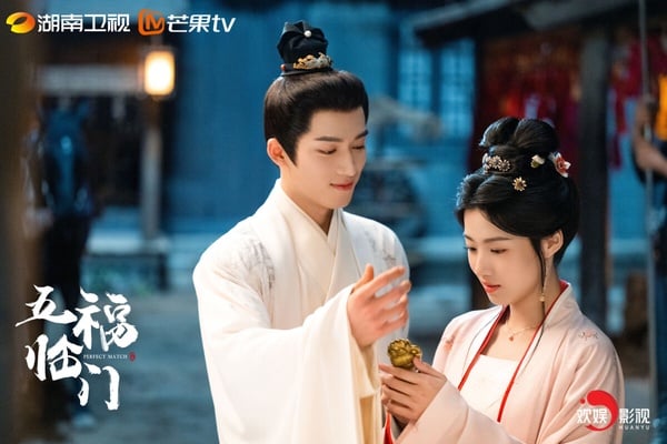 《五福臨門》是母親為女兒們謀求親事的喜劇，被譽為中國版《傲慢與偏見》。講述酈家一家為覓良緣，遠赴汴京。酈家三娘康寧性情潑悍，與出身高貴門第的柴安結為歡喜冤家。而康寧的幾個姊妹們，也各自迎真愛。《五福臨門》有五對CP，有先婚後愛的，有歡喜冤家，角色人設鮮明，劇情歡樂輕鬆，群像劇熱熱鬧鬧。《五福臨門》前幾集沒有太強的爆點，但等到後期CP線展開，大家都稱讚越看越好看。