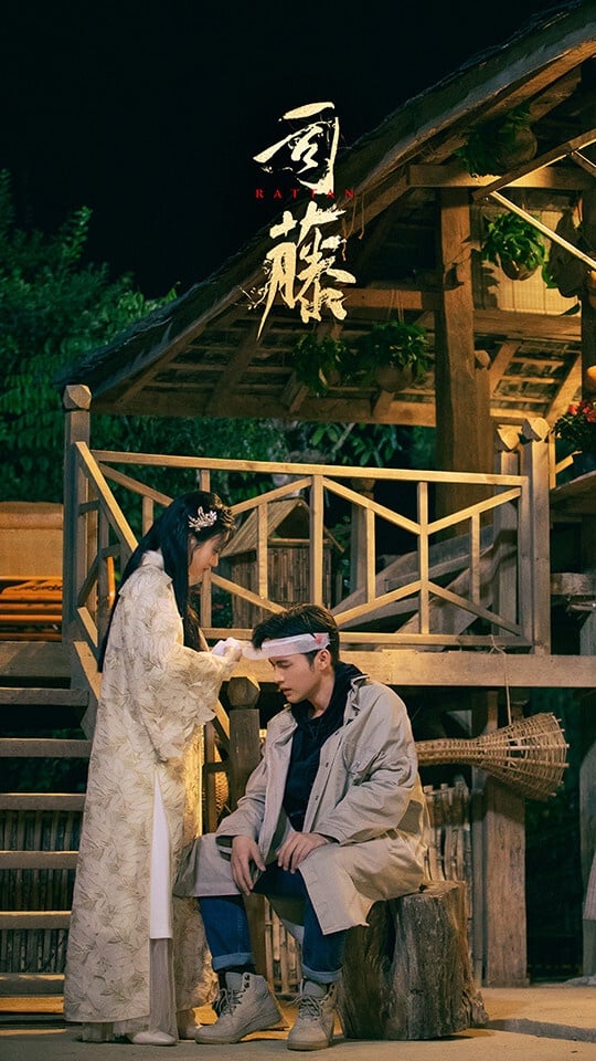 《司藤》改編自尾魚小說《半妖司藤》，這部劇是尾魚小說改編劇裡最成功的一部，評價比最近熱播的《七根心簡》還高。主要是選角太成功了！《司藤》找來景甜、張彬彬搭檔，兩人火花炸裂，景甜演的「司藤女王」又美又颯又可愛，張彬彬演的「秦放」又衰又萌。