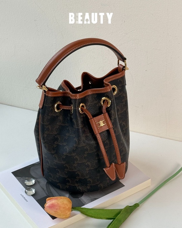 精品老花包評比推薦：CELINE TEEN CLARA標誌印花手袋，NT$60,000
