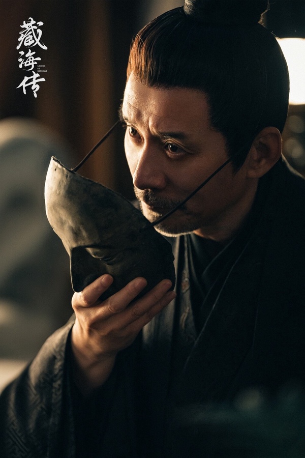 田小潔也是陸劇裡的熟面孔，演過《雪中悍刀行》、《沉默的真相》等作品，他這次飾演「趙秉文」，堪稱是全劇最隱密的操盤手，他目睹蒯家的滅門慘案，然後精準救出稚奴，原來這些都是他的精心算計。