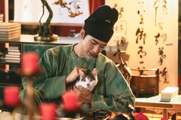 李現在《國色芳華》中飾演「天下第一貪官」蔣長揚。