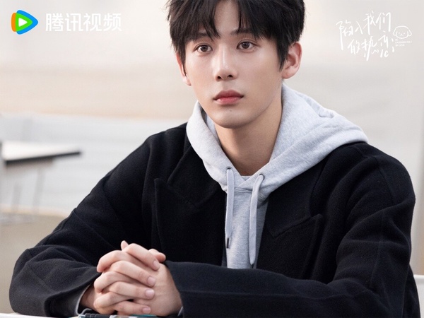 王安宇自帶少年感，適合演純愛現偶劇，這次在《陷入我們的熱戀》飾演「陳陸周」又再次圈粉了！