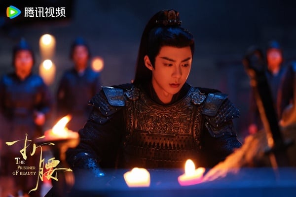 劉宇寧憑著古裝劇《折腰》再獲高人氣，不只造型帥氣新高度，他飾演的「魏劭」是個霸氣男主，小時候因看著父兄被殺，讓他從此痛恨喬家，只想著要對喬家復仇，但沒想到與小喬聯姻後，在朝夕相處下，漸漸改變了他對小喬的看法，甚至還愛上了小喬，直接變成寵妻魔人！