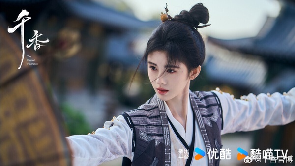 《千香》由鞠婧禕搭檔宋威龍，《長月燼明》的導演指導。鞠婧禕自《雲汐傳》後，就默默累積了一批觀眾群，作品熱度高，但始終口碑兩極。而這次的《千香》是宋威龍和鞠婧禕在《漂亮書生》後的又一次合作，肯定有話題性，但演技就難以保證了。