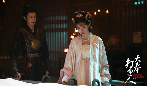 《大奉打更人》是重磅大製作，開播前就號稱是《慶餘年》2.0，是小說大IP改編+雙流量主演的大製作古裝劇。男主穿越到古代大開金手指的故事，節奏非常快，事件一個接一個，輕鬆搞笑，結局也留下伏筆。