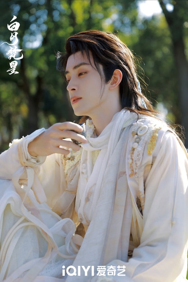 敖瑞鵬一直是95後滿有潛力的男星，曾參演過《少年歌行》、《國子監來了個女弟子》等劇，今年他出現在仙俠劇《白月梵星》以及冒險劇《七根心簡》，都被誇很有蘇感呢！