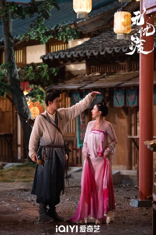 任嘉倫主演的古裝劇一向有基本的收視底盤，今年任嘉倫推出的《無憂渡》是中式志怪題材，單元篇的故事，大家都說《無憂渡》很有《聊齋誌異》的感覺，題材很特別，氛圍也很到位，許多篇章都很有餘韻，追完會讓人走不出來。《無憂渡》在豆瓣衝出7.5高分呢！