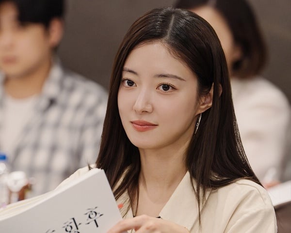 《再婚皇后》劇情看點＆角色介紹：申敏兒甩「渣男皇帝」朱智勛，再嫁年下王子李鐘碩
