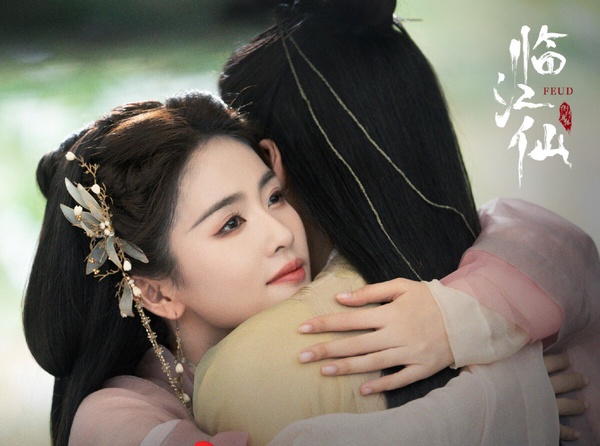 白鹿主演的仙俠劇《臨江仙》入榜了！《臨江仙》六月對打《長安的荔枝》、《七根心簡》，熱度是三部中最高的。不過《臨江仙》開播後評價兩極，大家都在吐槽製作質感差，白鹿的造型沒有《長月燼明》那麼美，開篇曾舜晞的白髮造型質感也不佳，造型拉低演員顏值。劇情方面，《臨江仙》倒是有亮點。