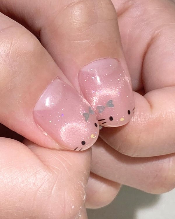貓眼 Hello Kitty 美甲：