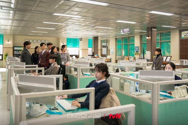 《未知的首爾》職場「隱形霸凌」10大表現：遭忽視、邊緣化，「這點」讓人超崩潰！