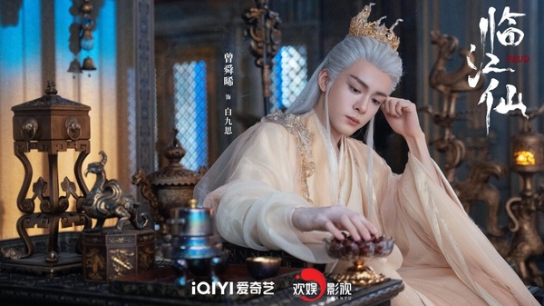 《臨江仙》熱播中，雖然目前評價兩極，不少網友覺得服化有點拉低質感，但對於男主角，觀眾們還是很喜歡的