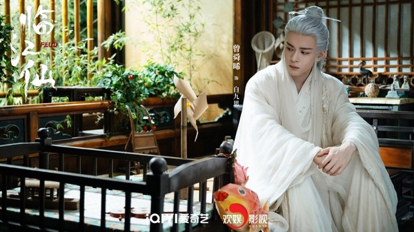 《臨江仙》熱播中，雖然目前評價兩極，不少網友覺得服化有點拉低質感，但對於男主角，觀眾們還是很喜歡的