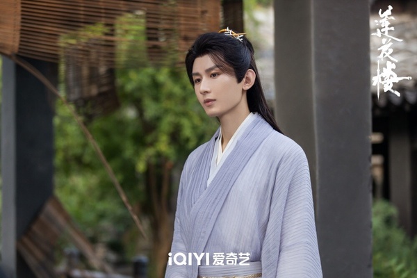演員成毅在愛奇藝高分陸劇《蓮花樓》中飾演李蓮花，角色深入人心。