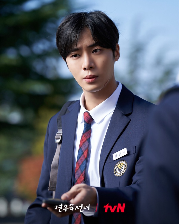 新韓劇《牽牛和仙女》官方海報，主演秋英宇與趙怡賢二搭合作，上演奇幻羅曼史。