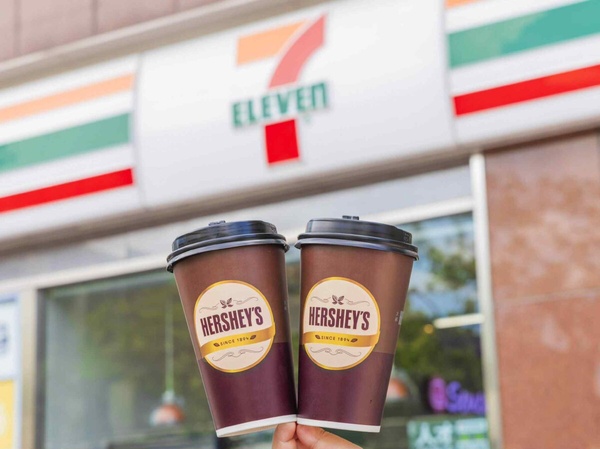 買一送一！7-11「HERSHEY’S巧克力」新品登場，巧克冰沙、雙餡泡芙、可可蝴蝶丹麥必吃