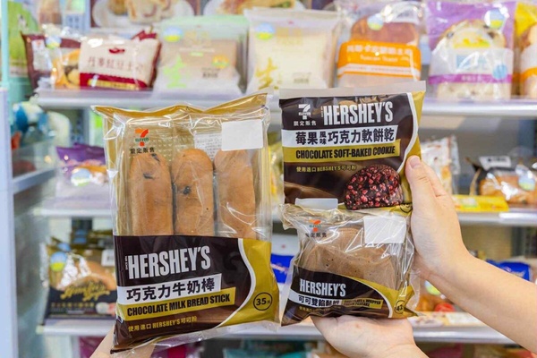 買一送一！7-11「HERSHEY’S巧克力」新品登場，巧克冰沙、雙餡泡芙、可可蝴蝶丹麥必吃