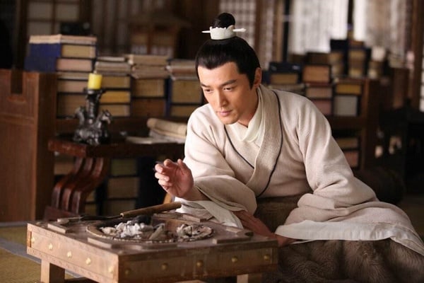 豆瓣9.4分神劇《瑯琊榜》劇照，胡歌完美演繹麒麟才子梅長蘇，眼神充滿故事。