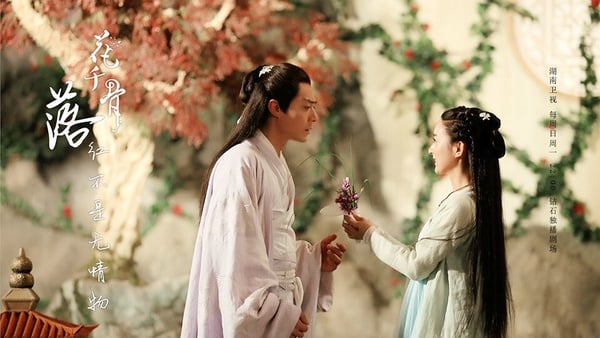  仙俠劇《花千骨》劇照，趙麗穎飾演的花千骨，前期形象天真可愛。