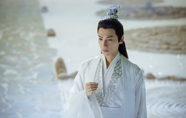 羅雲熙在古裝劇《香蜜沉沉燼如霜》中飾演潤玉，憑藉此角大爆紅。