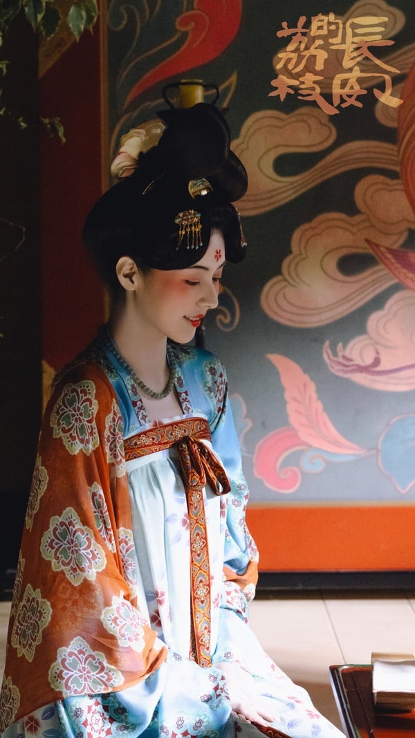 陸劇《長安的荔枝》劇照，展現其還原盛唐風情的高質感服化道。