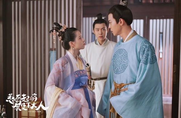 甜寵搞笑陸劇《惹不起的殿下大人》劇照，唐曉天與黃日瑩上演女追男的歡喜愛情故事。