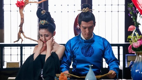 經典穿越網劇《太子妃升職記》中，張天愛飾演擁有男人靈魂的太子妃，眼神充滿趣味與不羈。